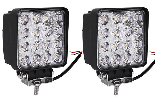 square_light_1_SMLTRQFP4N4O.png